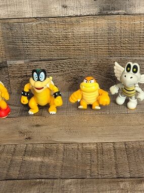Super Mario Bros. Boomerang Bro Iggy Koopa Boom Boom & Parabones Figures